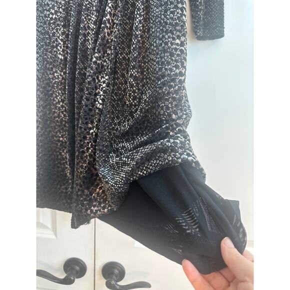 Catherine Size Small Black and Silver Reptile Velvet V-neckline Dress - Picture 5 of 6